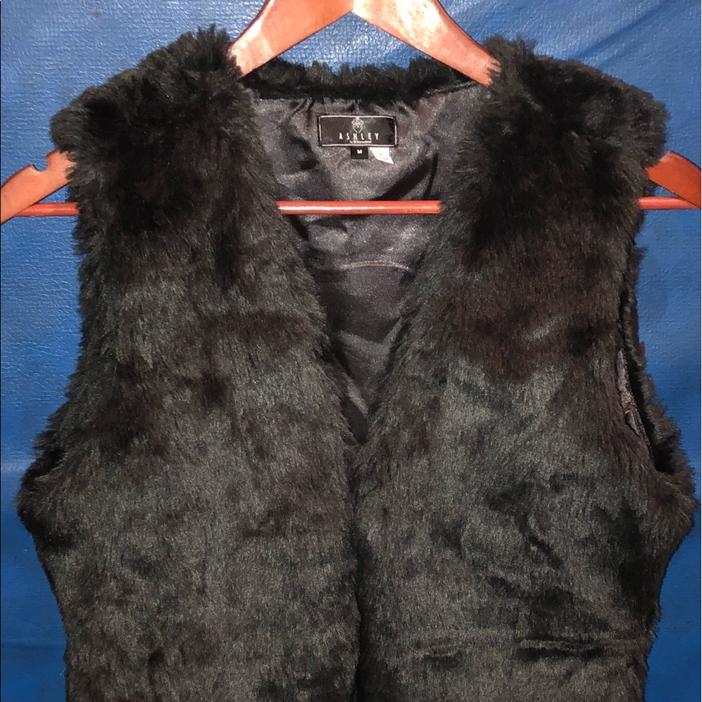 Women’s Black Faux Fur Medium Vest